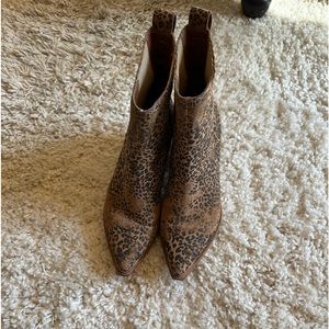Dolce Vita 8.5 leopard print booties